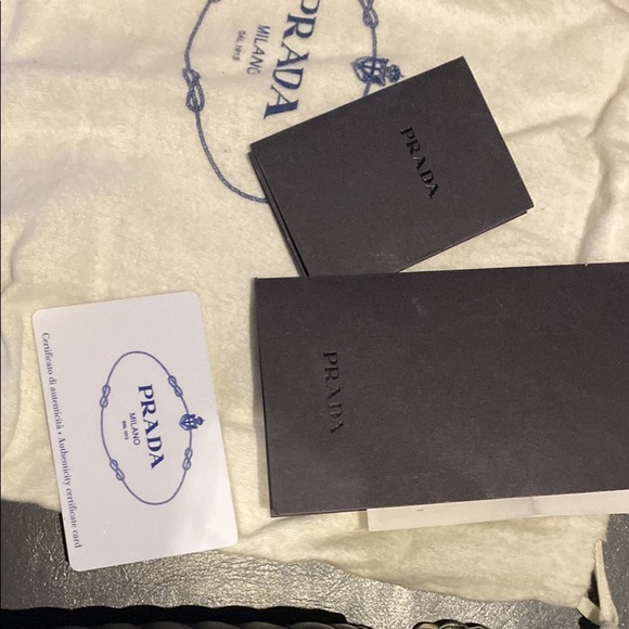 Prada bag - Picture 3 of 5